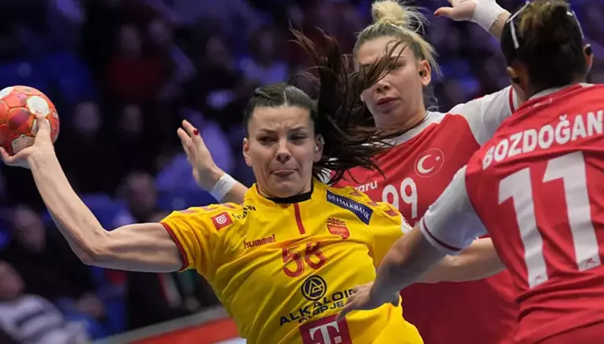 得分机器！史密斯半场11中7&三分7中4砍下19分7板3助