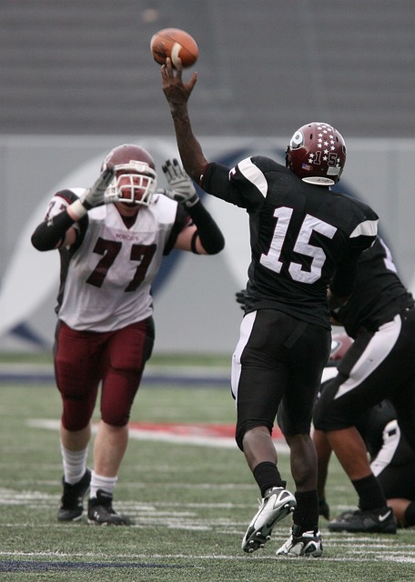 足球欧洲杯训练场出现意外，球员脚踝受伤