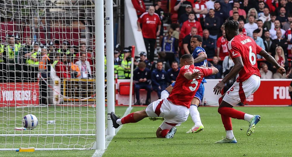 德甲生涯第10次戴帽，凯恩赛后将比赛用球带走收藏